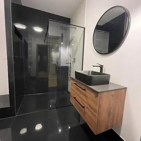 Hanza Tower 25 Vip-81m Apartment